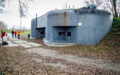 Bunker B-S-4 Lány