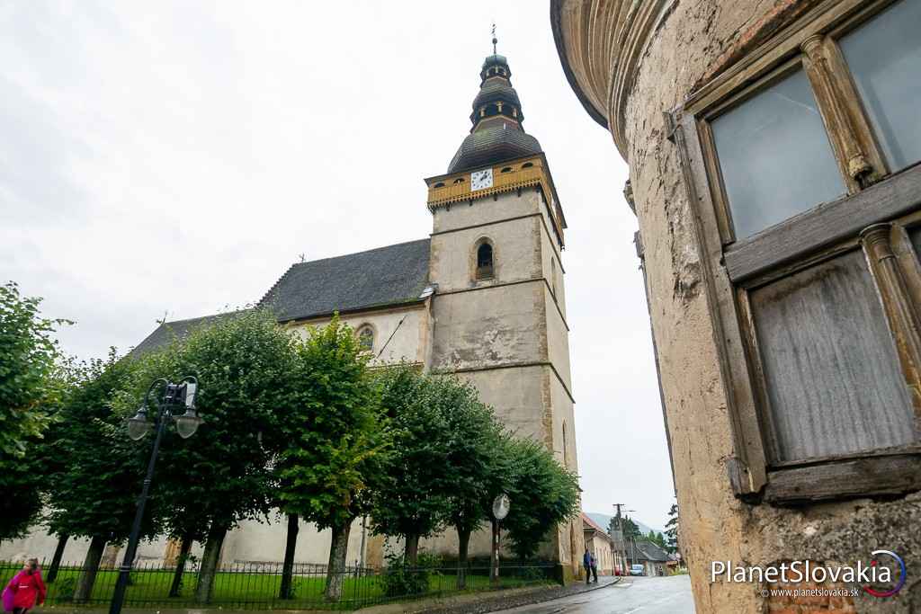 Evajelický kostol v Štítniku sme naposledy navštívili počas daždivého dňa, no mali sme šťastie, že bol otvorený. Návštevy sú možné len v júli a auguste po dohode so sprievodcom.