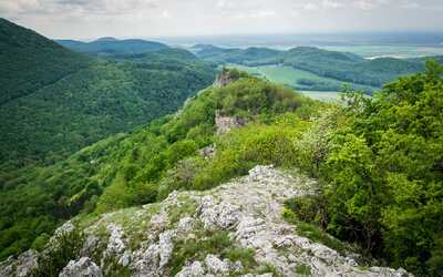 Hrad Ostrý Kameň - najvyššie položený hrad v Malých Karpatoch