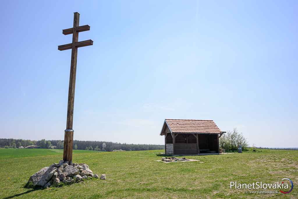 Ostrý vrch nájdeme nad obcou Gbely. Ponúka vcelku obstojné výhľady do okolia.