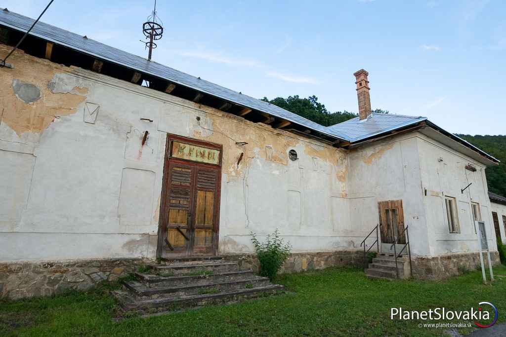 Bývalé banícke kino Stachanov v Železníku je pomenované podľa sovietskeho baníckeho hrdinu.